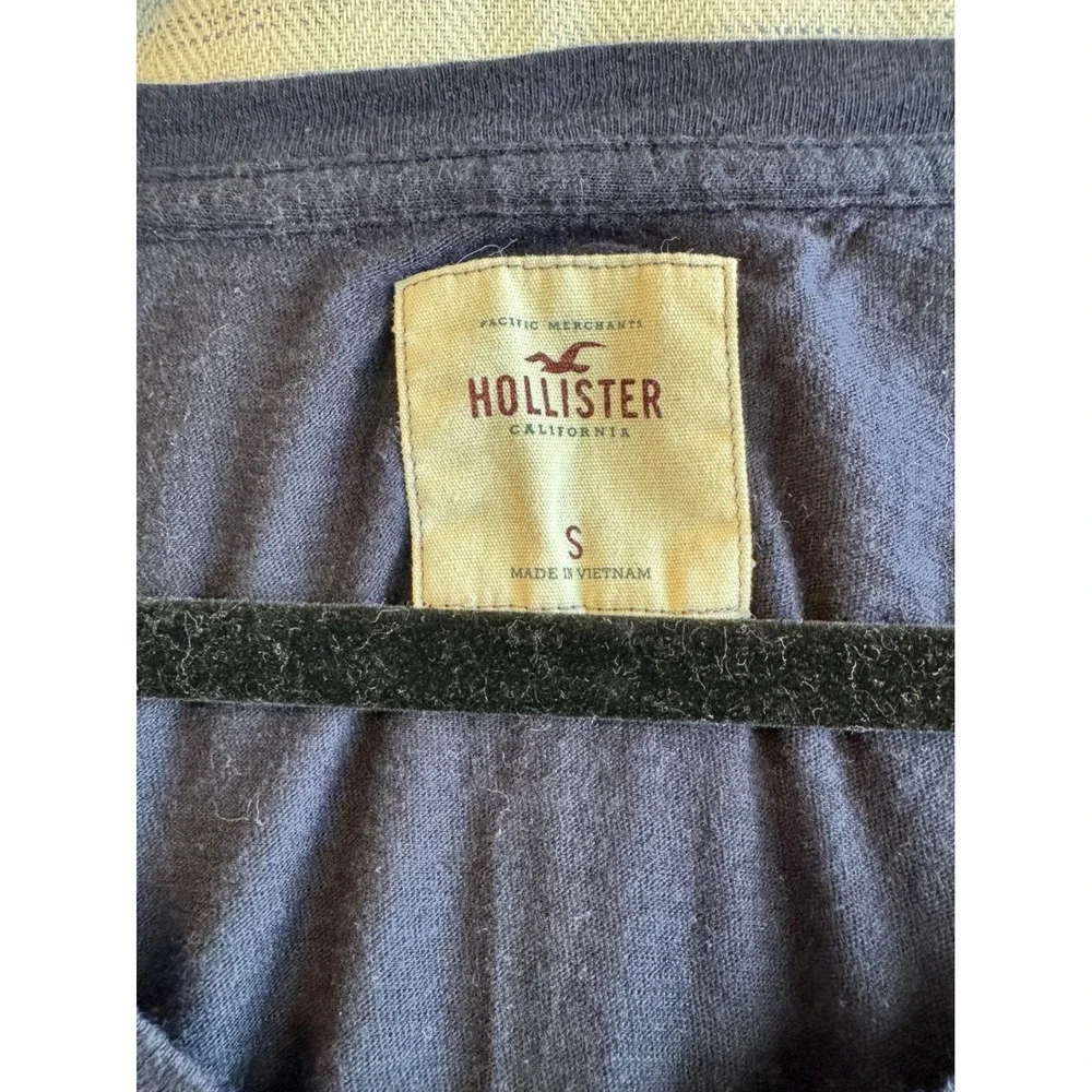 Hollister California Navy Blue V-Neck Pocket T-Shirt Small Seagull Logo Tee